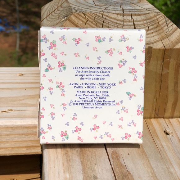 Avon Precious Moments Pierced Earrings - Picture 5 of 5